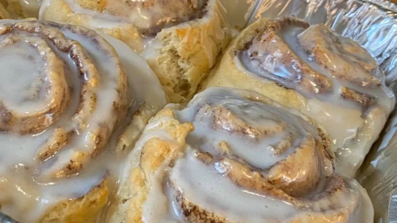 cinnamon rolls with frosting